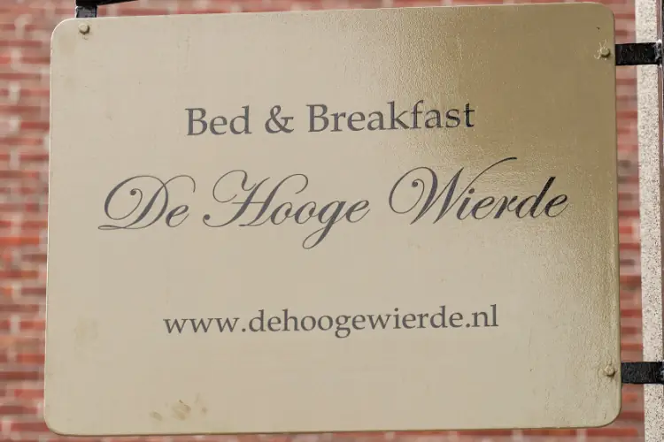 De Hooge Wierde - Bed and Breakfast Eenrum