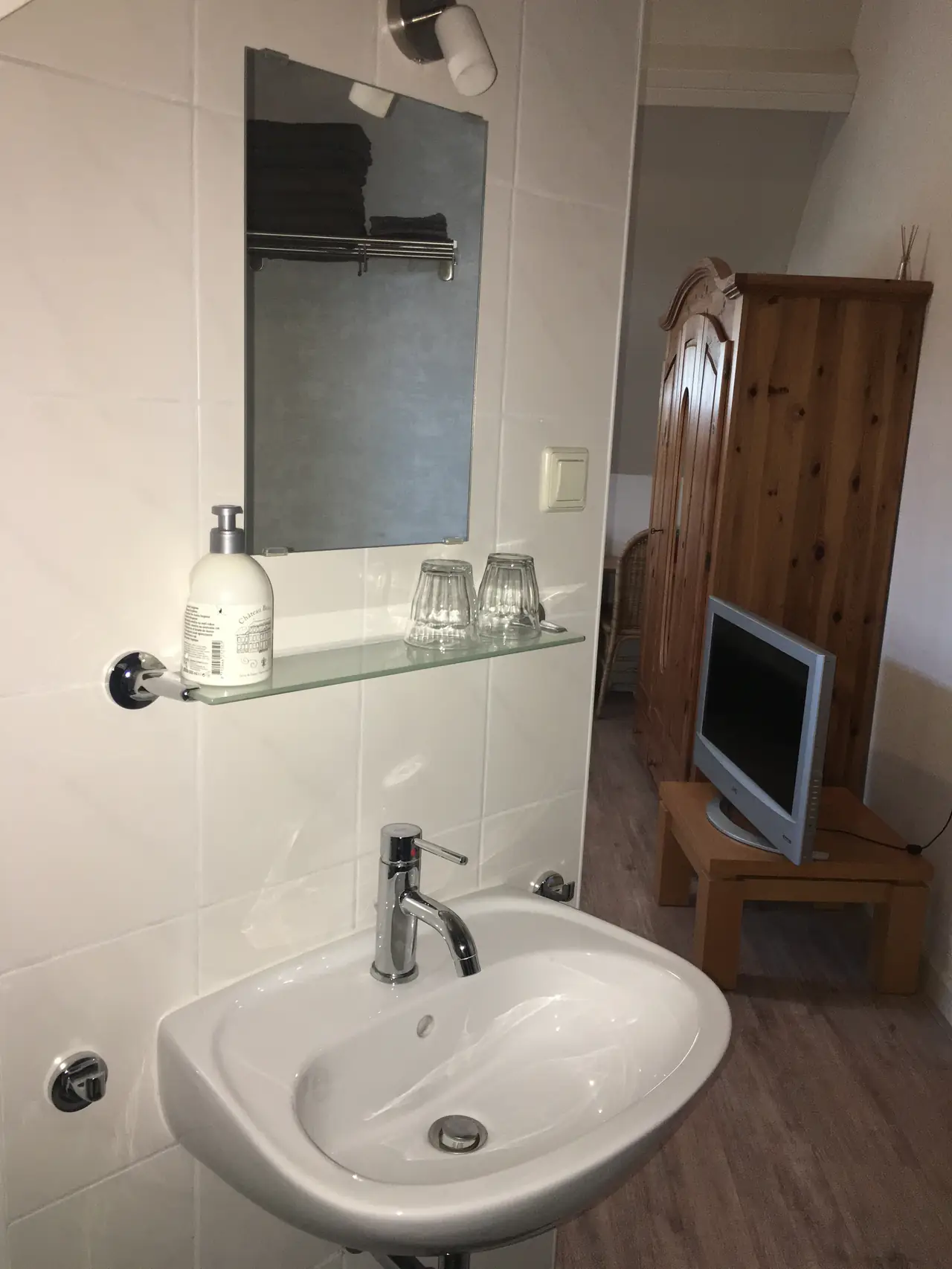 Rode kamer met luxe badka