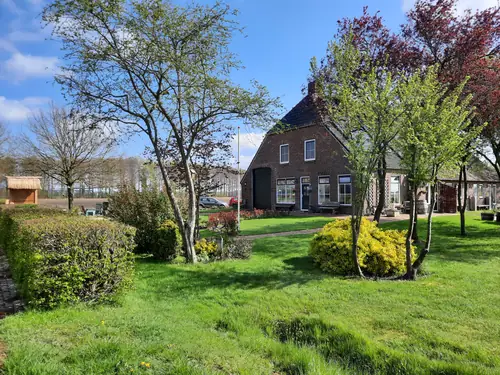 Eémpies Oetrusten - Bed and Breakfast Wezup