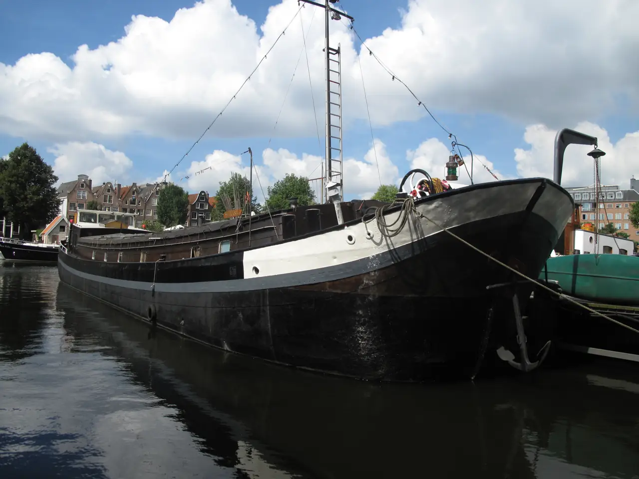 Houseboat Ms Luctor - B&B Amsterdam