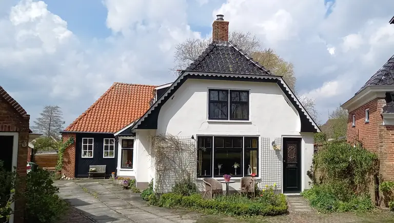 Gastenstee 'Op de Wierde' - Ferienwohnung Niehove