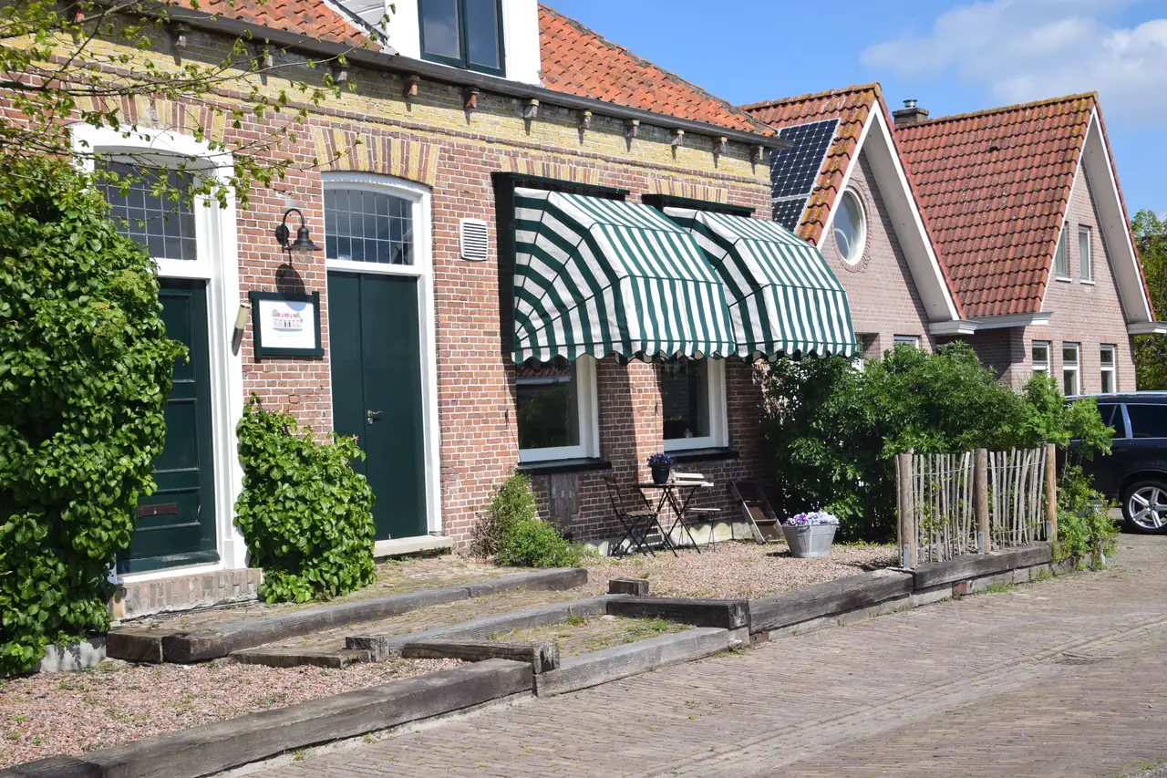 Huisje onder de Linden - Bed and Breakfast Munnekeburen