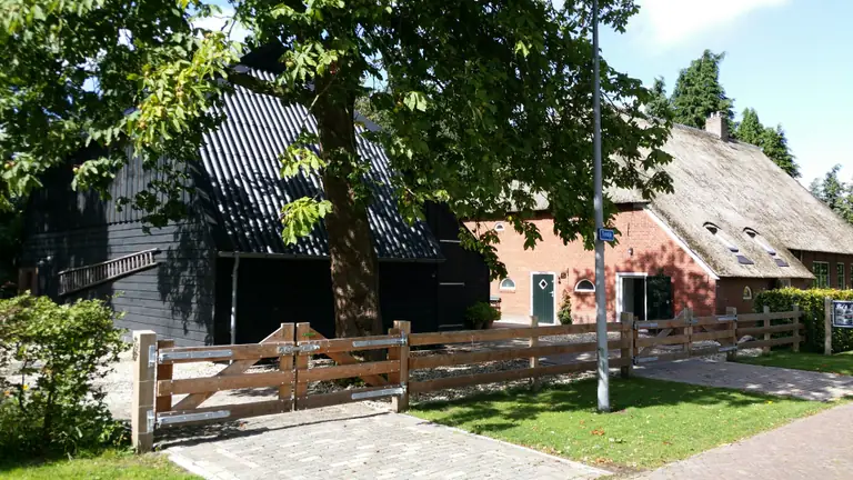 Bij Saar - Bed and Breakfast Zwinderen