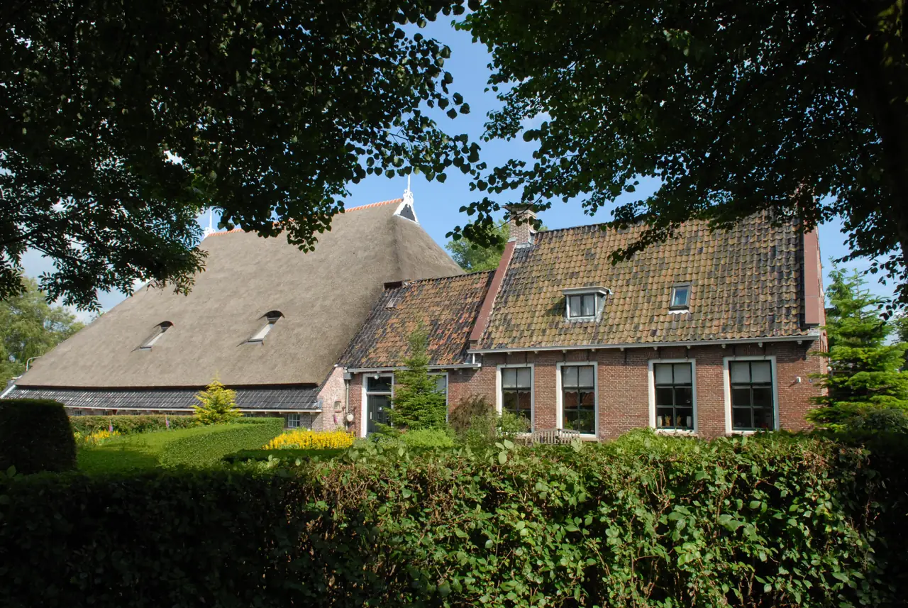 Unia Zathe - Bed and Breakfast Ee