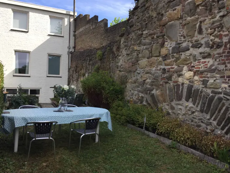 de Stadswal - Bed and Breakfast Maastricht