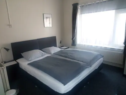 Double bedroom with private bathroom