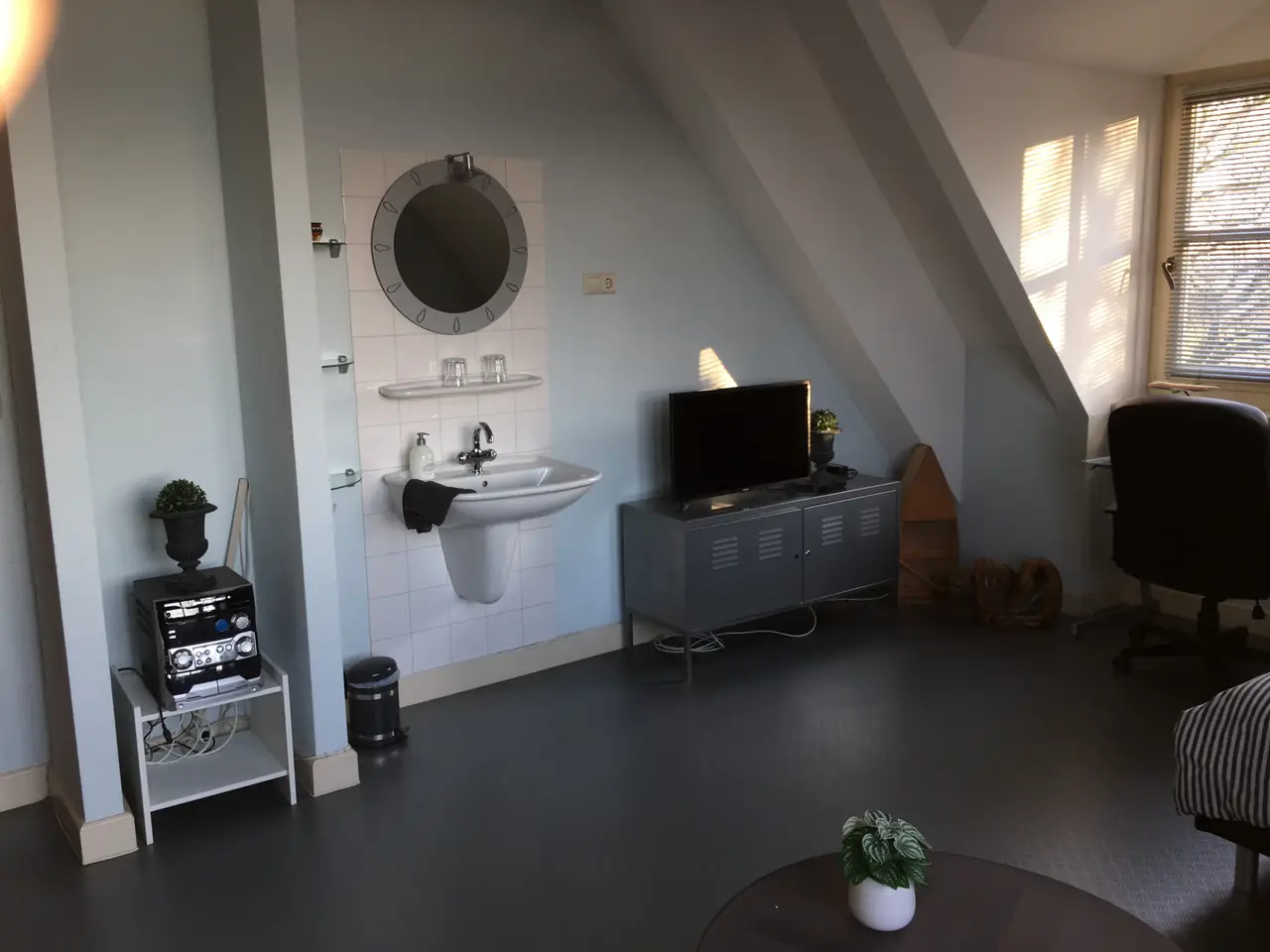 Zilver kamer met badkamer