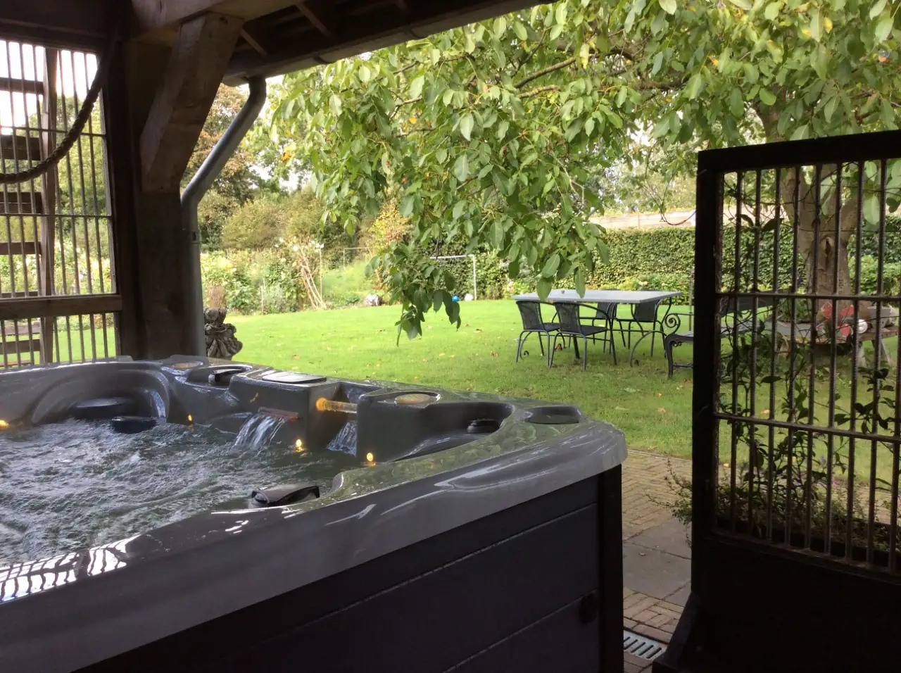 Bij de Notenboom - Bed and Breakfast Haarsteeg