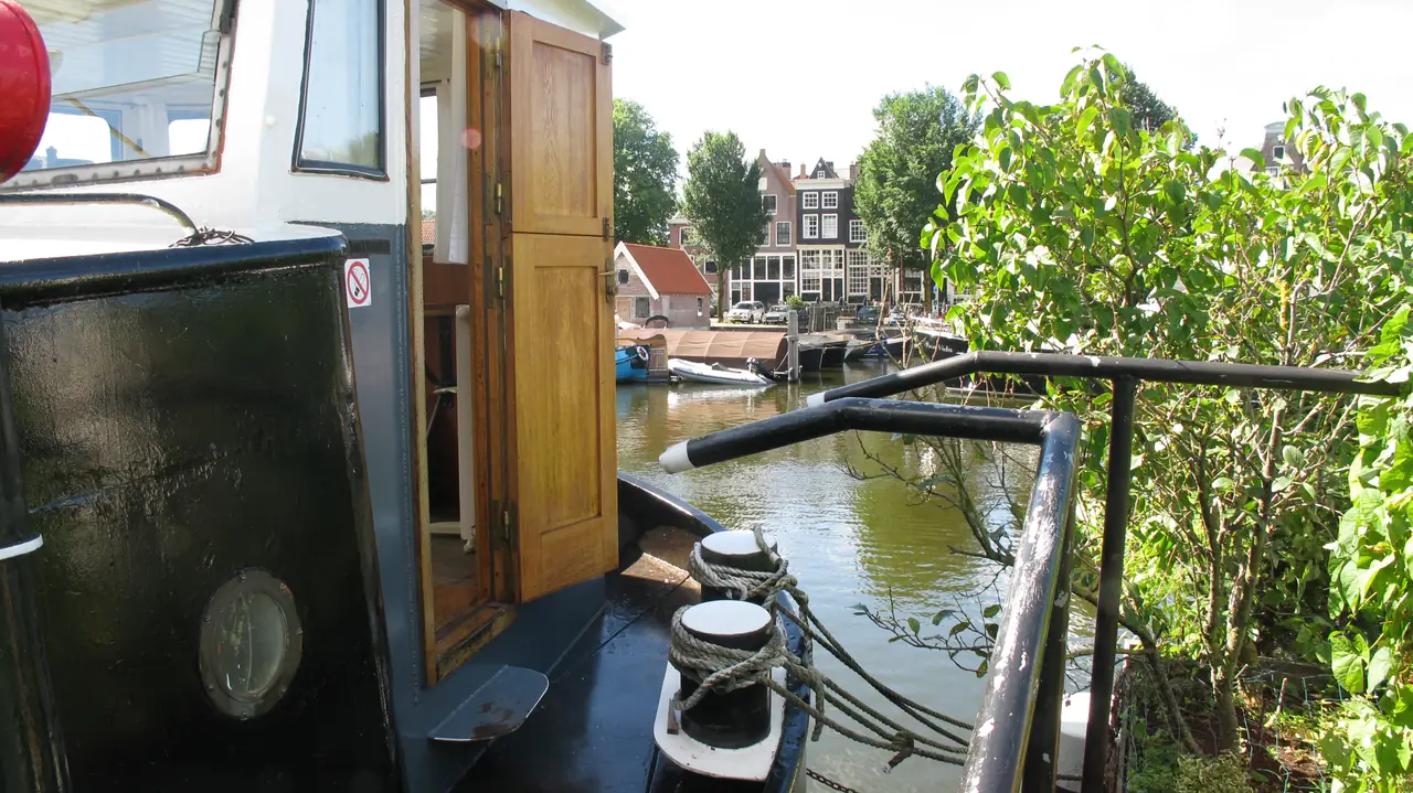 Houseboat Ms Luctor - B&B Amsterdam