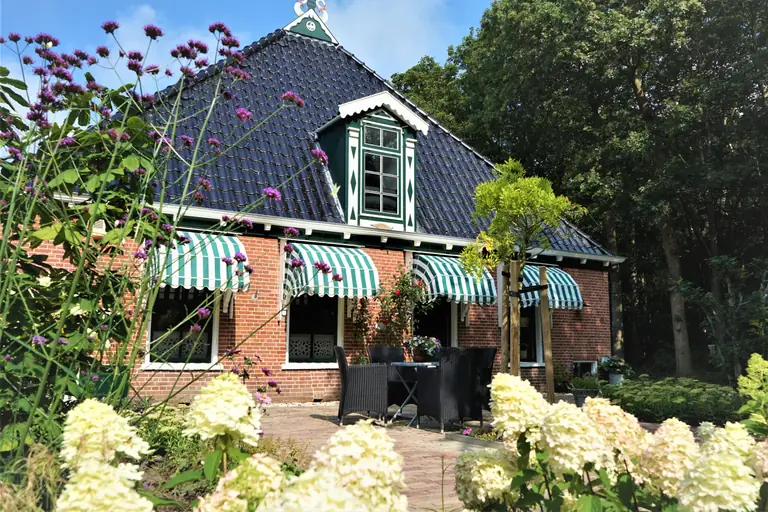 In de Luwte - Bed and Breakfast Nijemirdum